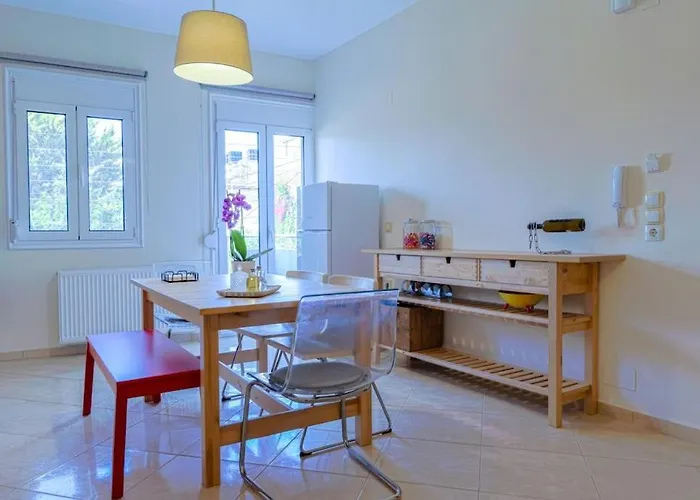 Bright Apt Close To The Beach